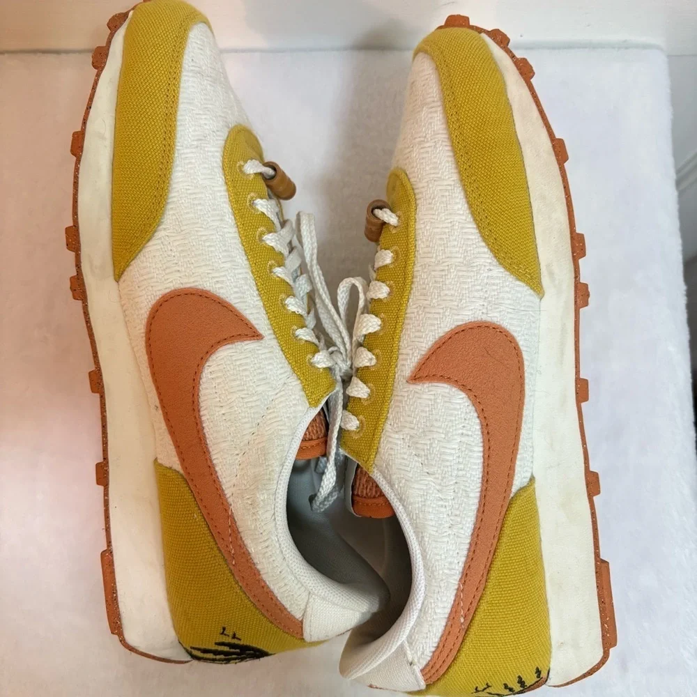 Women’s Nike Daybreak SE 'Sun Club - White Sand Gold'